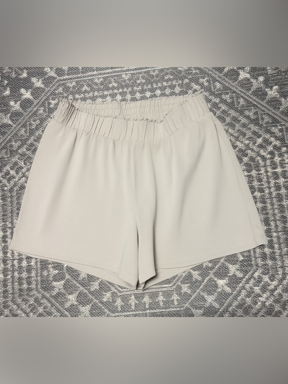 Adrianna Papell beige High-Waist Elastic Pleated Shorts 97% Viscose Sz M
